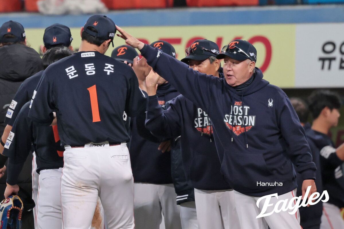 [승장 일문일답] ‘리틀 문’의 투혼 바라본 ‘달감독’ 김경문 “나도 긴장됐던 경기… 문동주 역투, 흐뭇했다”