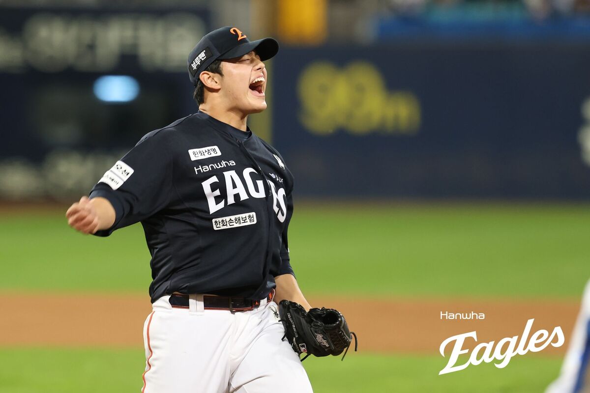 한화에 울려 퍼진 위험 신호…‘22세 히든카드’ 문동주가 껐다