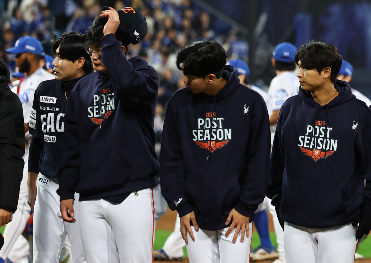 [PO4 패장] 지키지 못한 4점 차 리드…김경문 감독 “경기 결과, 감독 잘못”