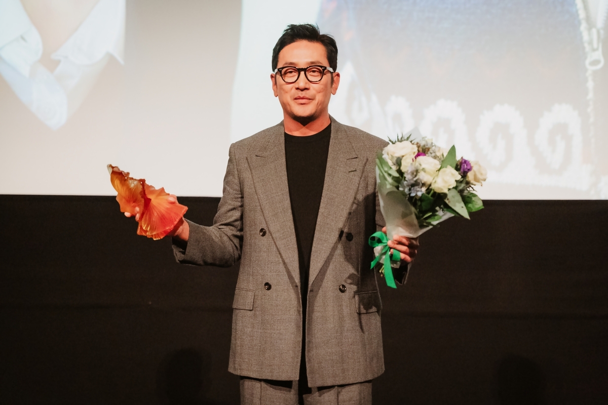 하정우, 제10회 런던아시아영화제 '리프 어너너리 어워드' 수상