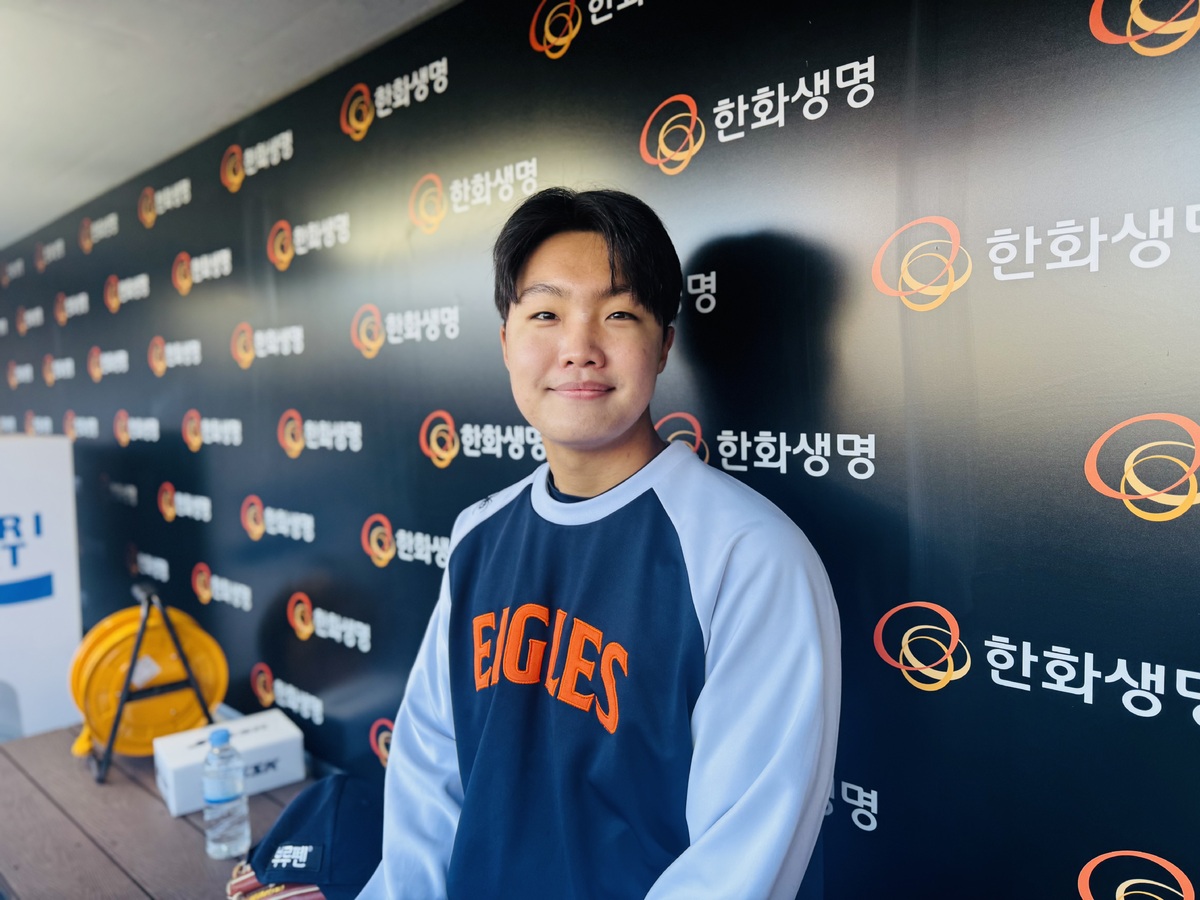 [SW인터뷰] 루키의 화려했던 PS 데뷔전…정우주 “가을야구, 차원이 다르네요”