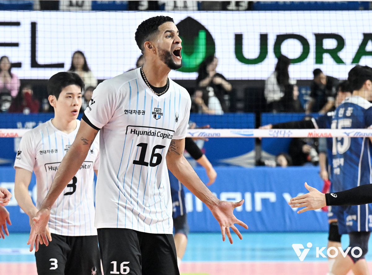 나이 잊고 터진다… ‘베테랑’ 레오-아라우조, 노련함으로 주도하는 외인 레이스