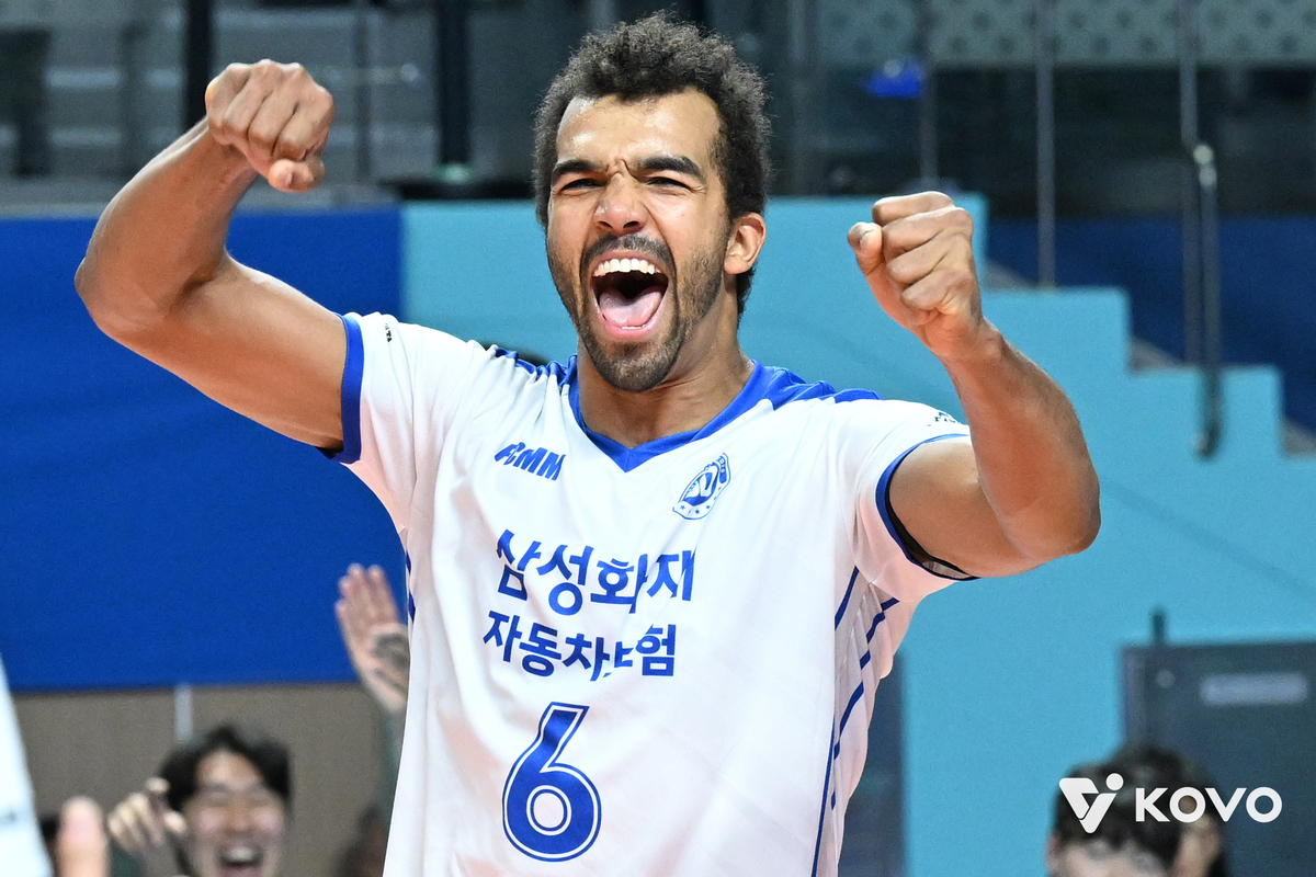 “코트 위에서는 다른 사람이 될 겁니다”… 옛 친구들 향했던 아히의 선전포고, 삼성화재의 뜨거운 셧아웃 승리로