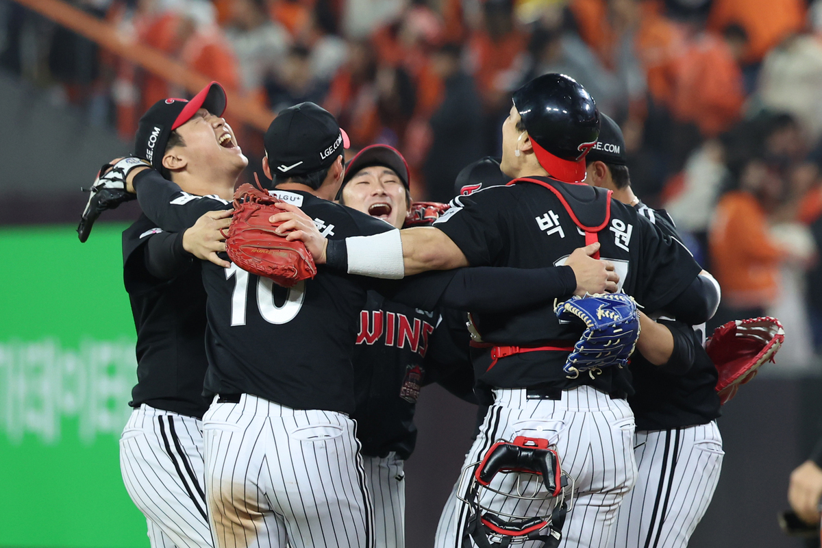 [KS4 승장] 또 뒤집기, 이번 주인공은 LG…염경엽 감독 “2년 전보다 더 짜릿”