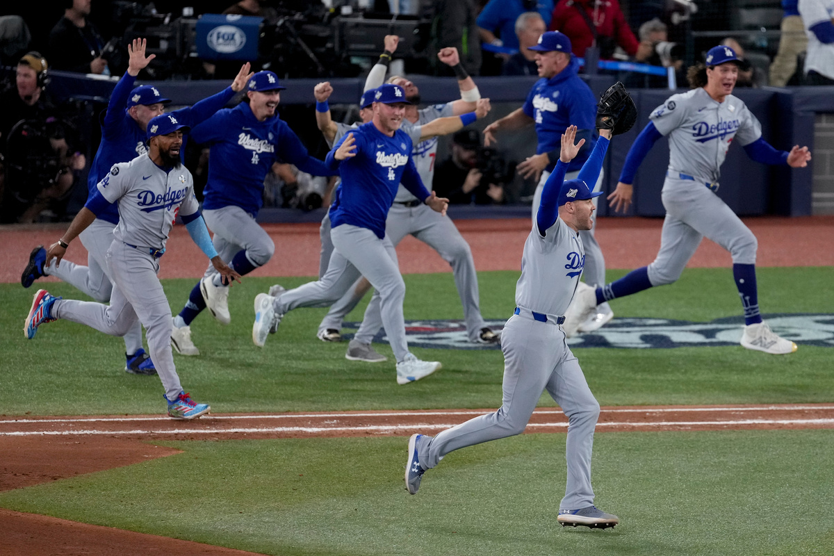 다저스의 대역전극…7차전 연장 접전 끝에 WS 2연패