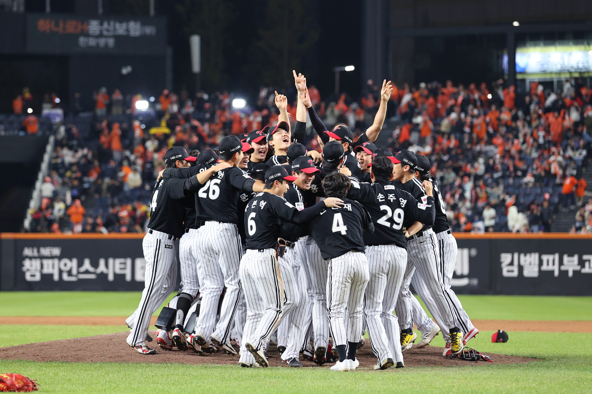 [SW포커스] 곳곳에서 빛난 쌍둥이 신스틸러들… 압도적인 KS 이끈 ‘강팀’ LG의 품격