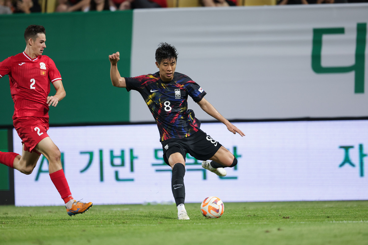 아직 조합 고민 중인 3선… 2001년생 권혁규, 홍명보호 척추 세울까