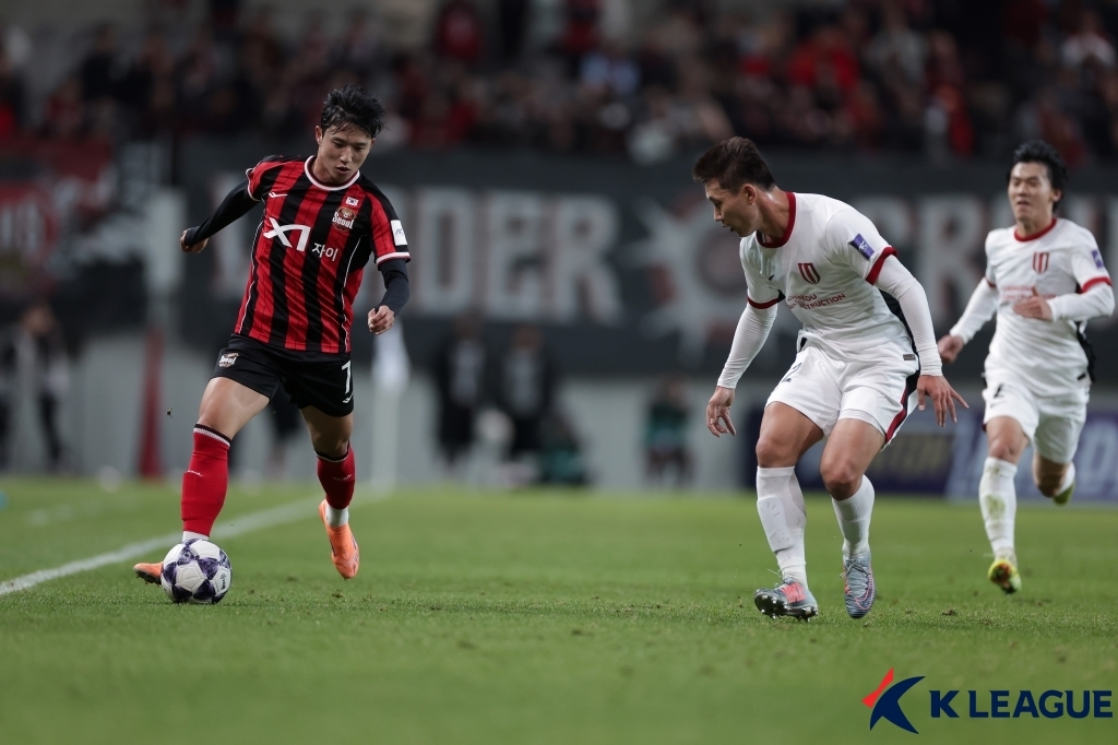 쌀쌀한 날씨에 얼어붙은 그라운드… 서울, 청두와 0-0 무승부