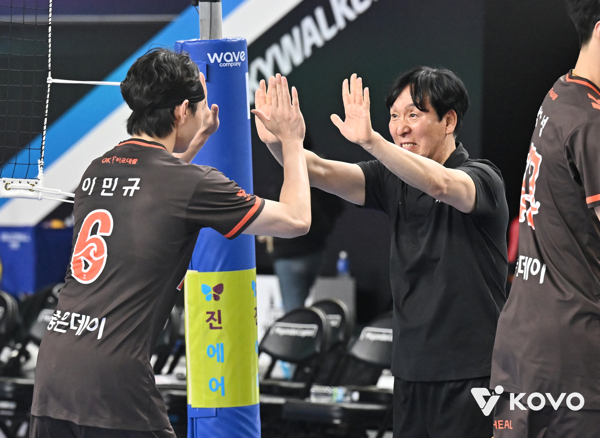 부활 찬가 꿈꾸는 신영철의 OK저축은행… 부산 품에서 훨훨 날아오를까