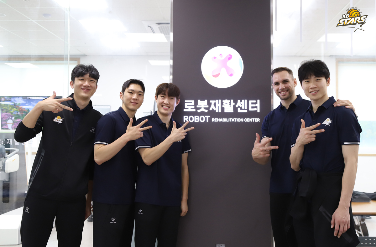 프로배구 KB손해보험, 리하트병원서 나눔봉사… 의료지원 협약도 체결