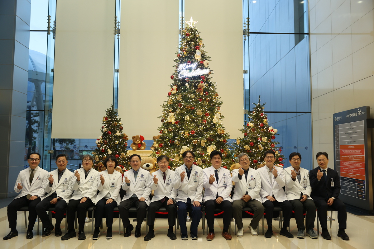 세브란스병원, 트리 점등식… 성탄 불 밝히며 희망 나눠