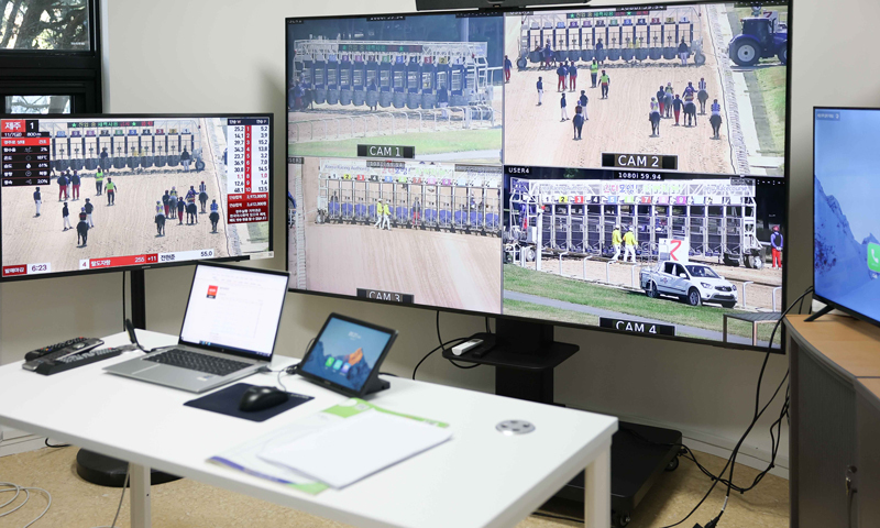 판정도 AI와 질주…원격심의실 공식 가동