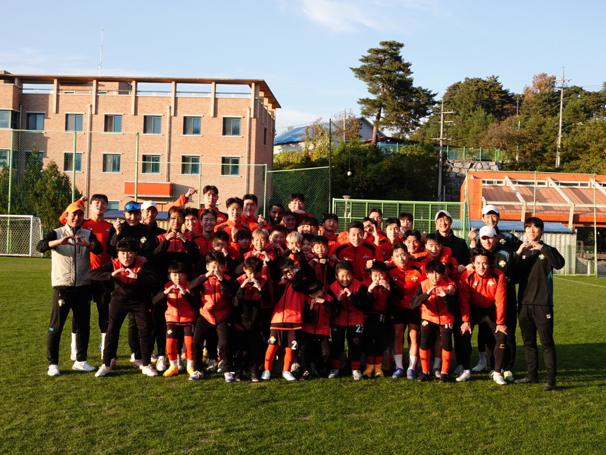 강원FC, 산하 U-12 유소년 선수들에게 뜻깊은 추억 선물
