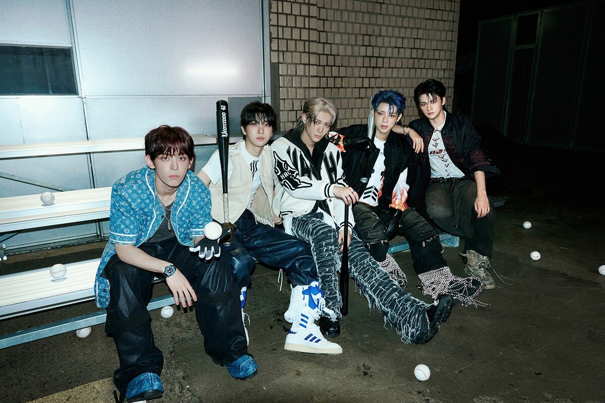 나우즈, 성수동서 카페 알바…수험생에 ‘초근접 팬서비스’