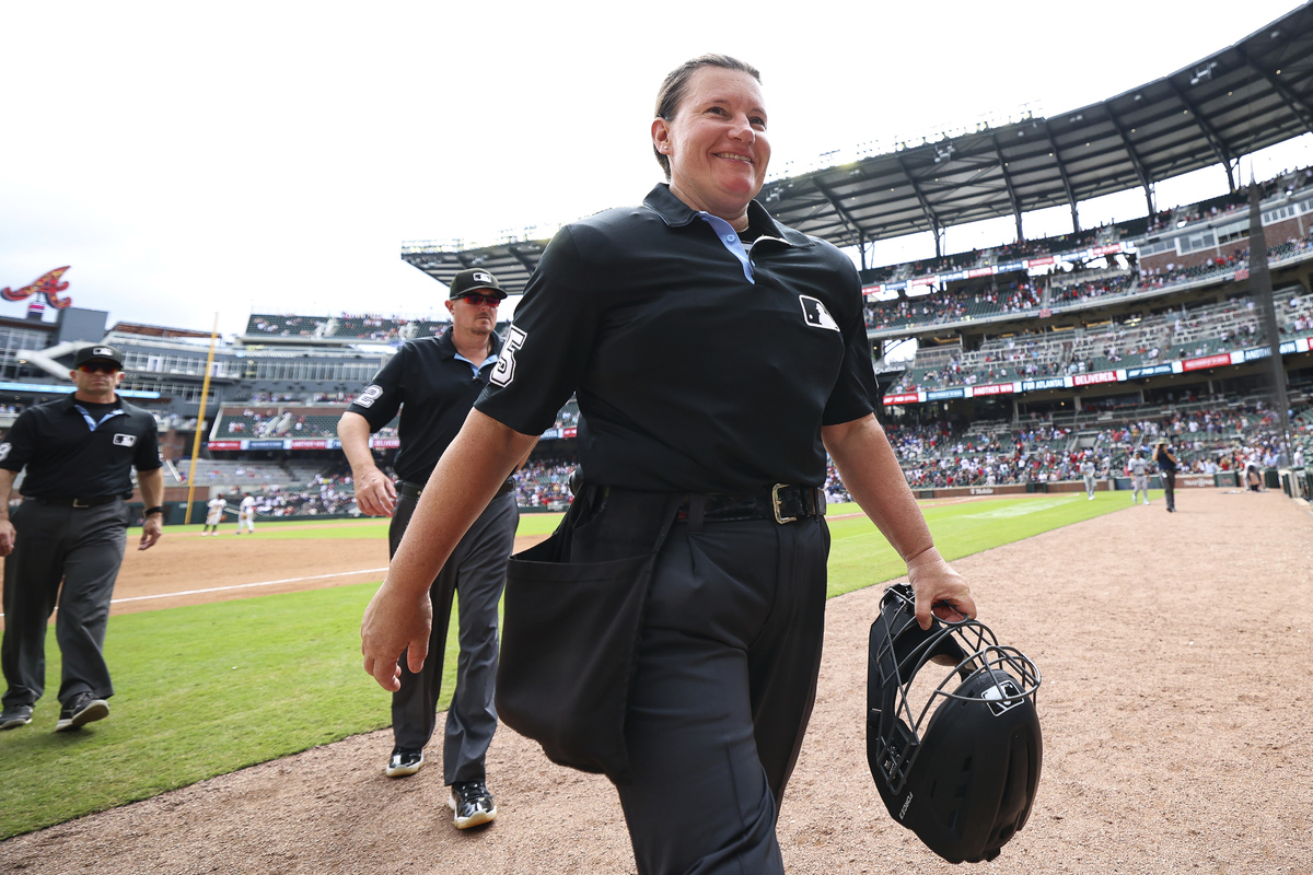 ‘WBC 예행연습’ 한일전… MLB 첫 여성심판 파월, 첫 경기 주심 맡아