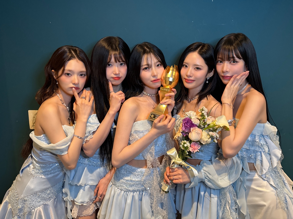 프로미스나인, '2025 KGMA'서 '베스트 뮤직상' 수상