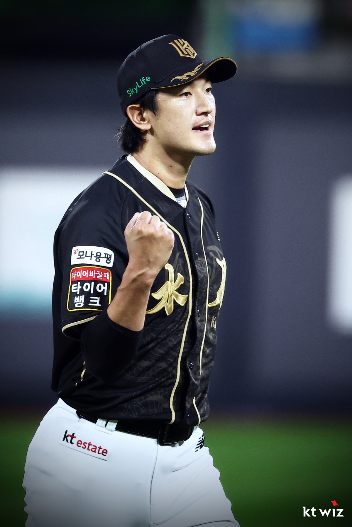 KBO, 2025 수비상 수상자 발표…투수 부문 KT 고영표