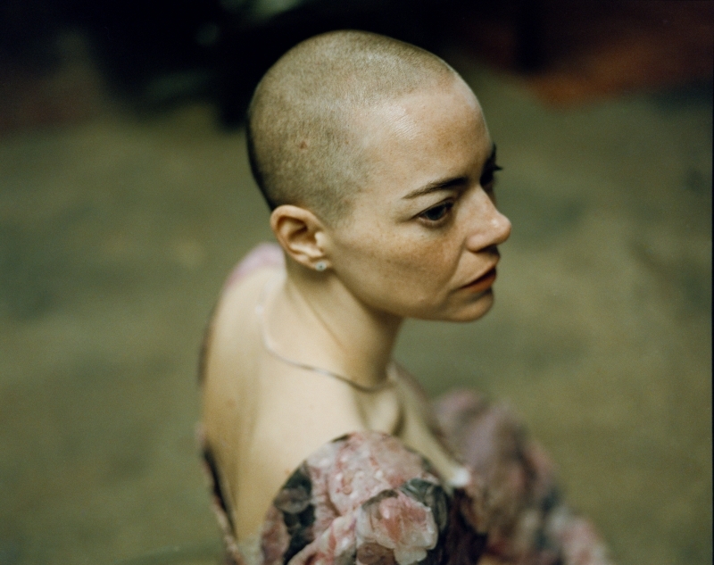 ‘부고니아’ 엠마 스톤, 삭발 투혼…‘라라랜드’ 그 배우 맞아?