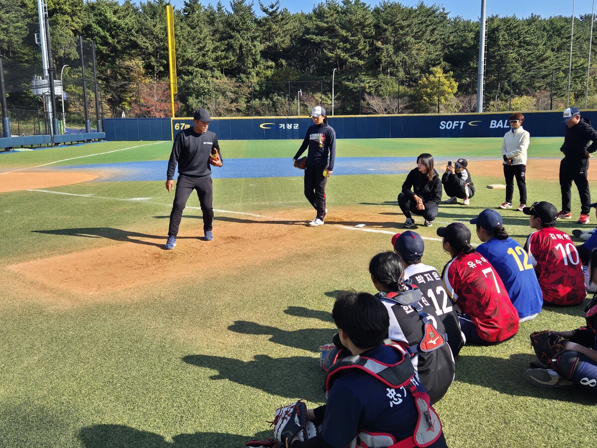 KBSA, 2025 소프트볼 캠프 개최… 유소년 女 선수 활성화 추진