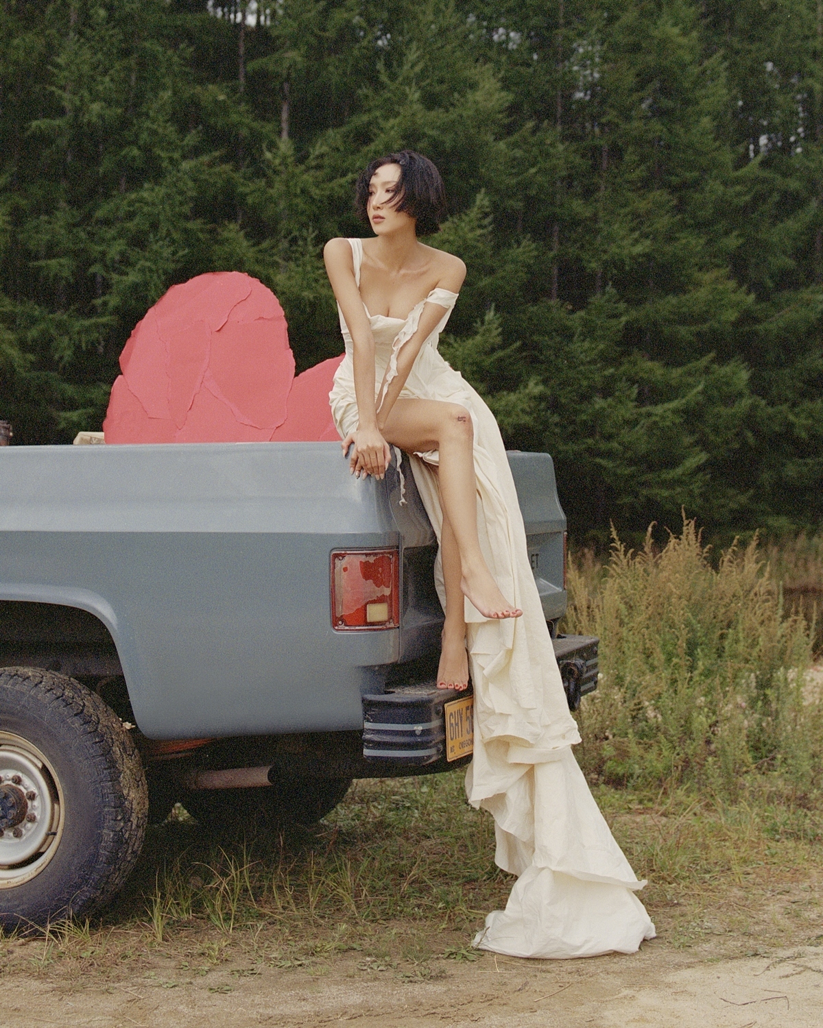 화사, 발매 한 달 만 역주행…‘Good Goodbye’ 음원차트 1위 탈환