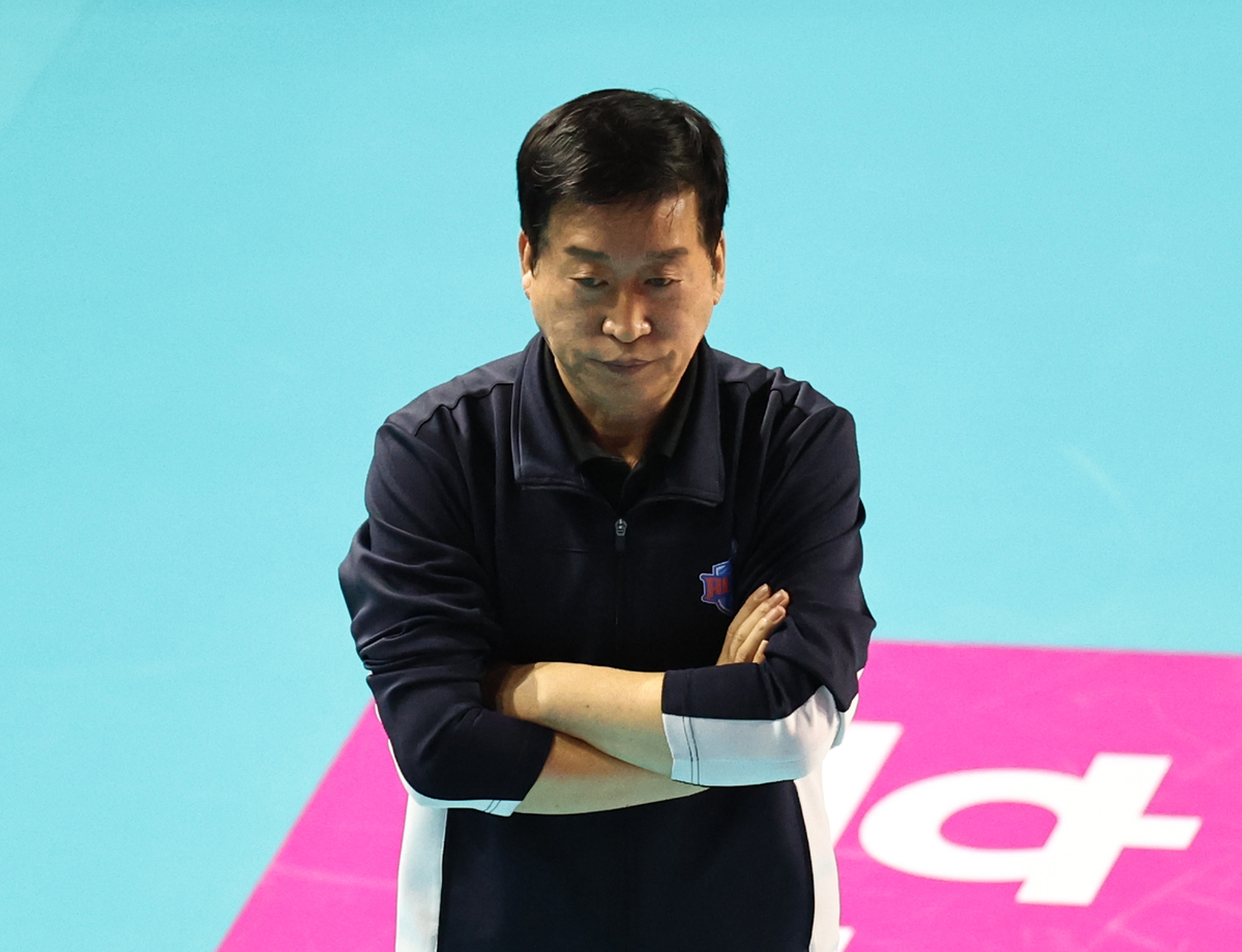 “팀 변화의 계기 되길” IBK기업은행 김호철 감독, 자진사퇴