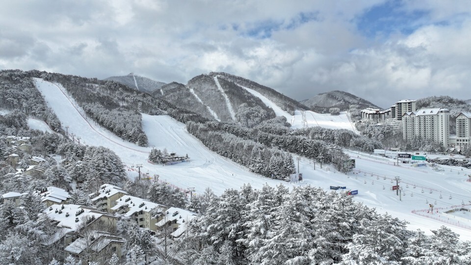 “반갑다 겨울아”… 스키장 25/26 시즌 스타트