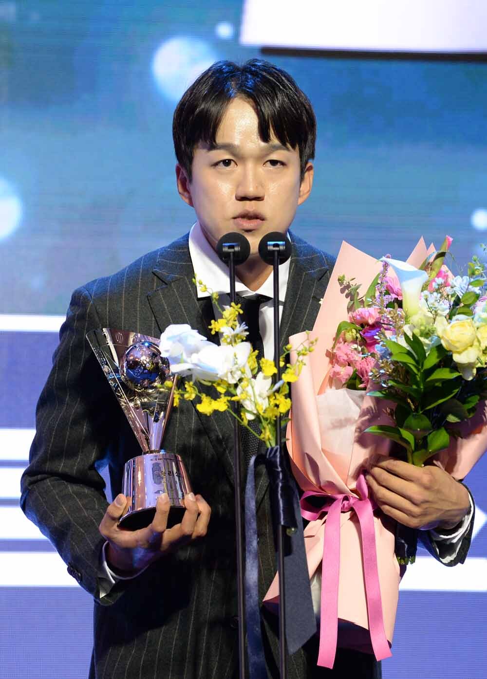 [SW포토]평균자책점상 받은 LG 김주온