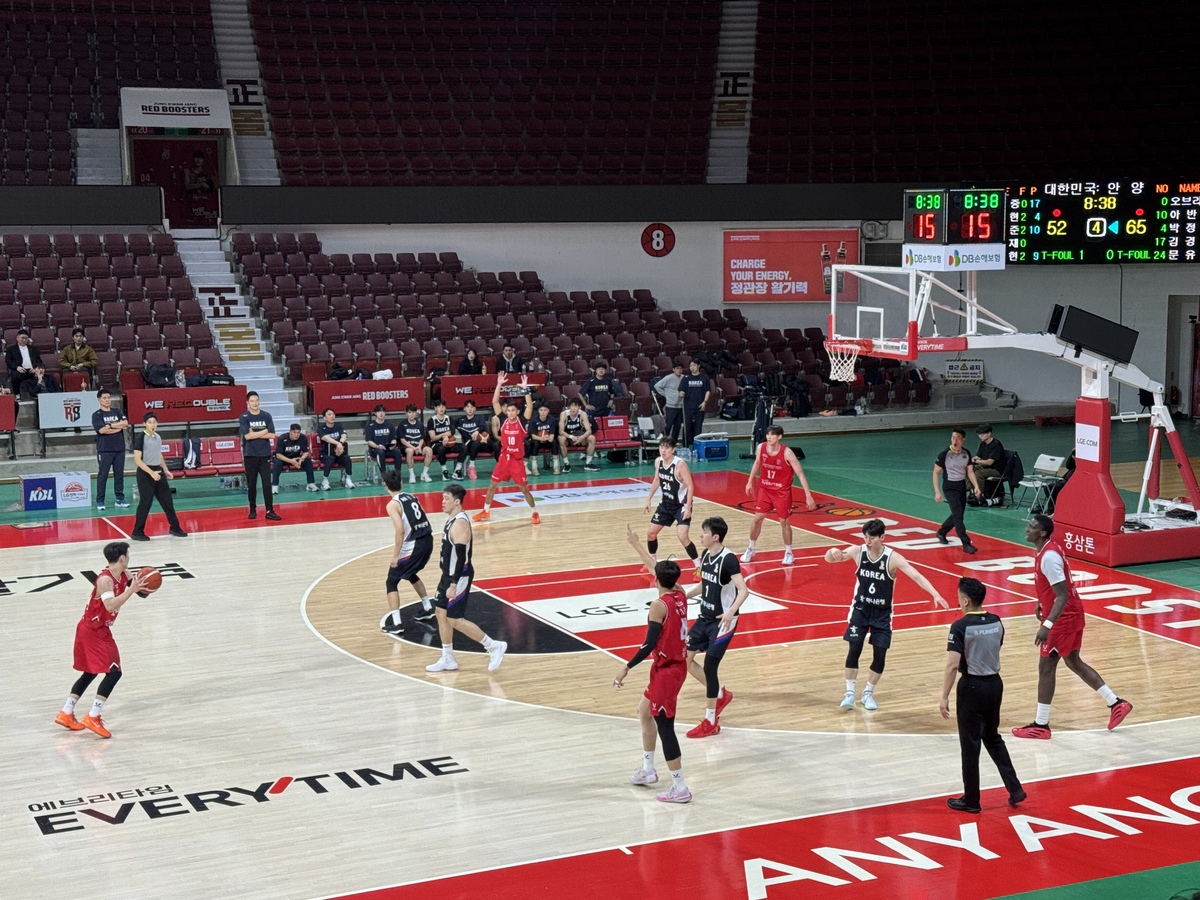 팬들 앞에서 구긴 자존심, 중국전 앞둔 대표팀 어쩌나…정관장에 67-81 대패, 오히려 정관장 신인 문유현이 빛났다
