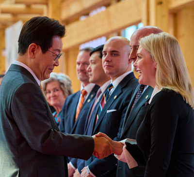 캐롤라인 백악관 대변인도 반한 K뷰티…글로벌 인기 확산