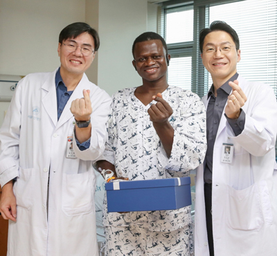 걸을 때마다 철심 찔려 고통받던 阿 청년, 한국서 다시 걷다