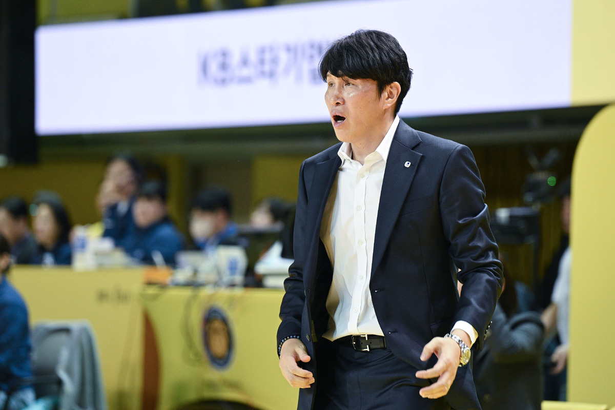 김단비 분전 속 타들어가는 수장의 마음… “과부하 크다”