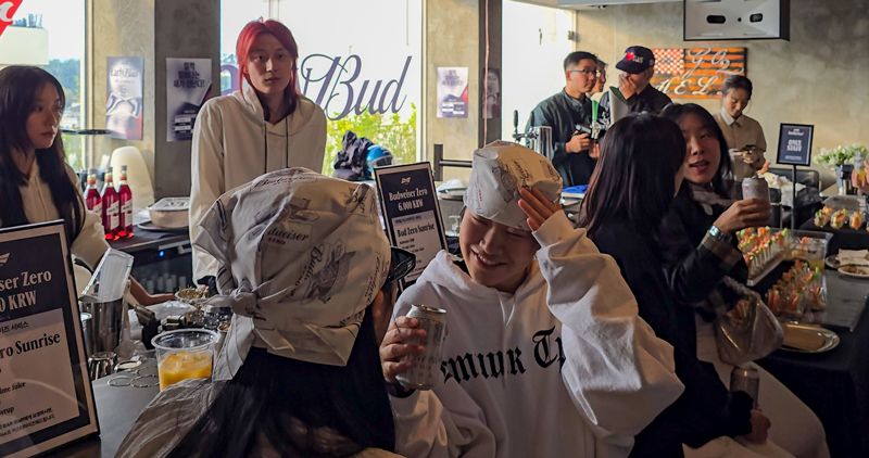 아침 7시에 노는 MZ…커피·논알콜 주류 마시며 댄스 파티