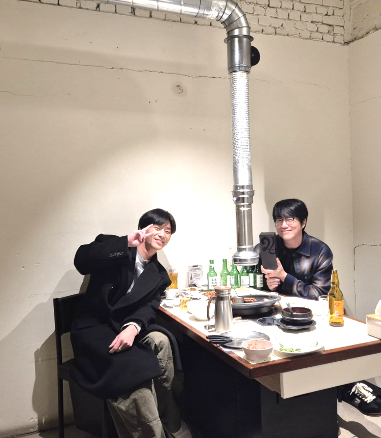 성시경, 박서준과 함께한 술자리 사진 공개…특별한 만남 포착