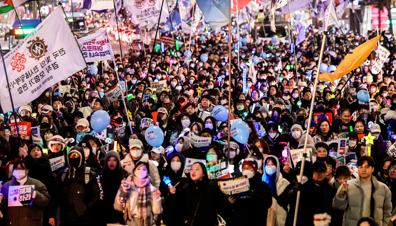 ‘내란 청산’ 집회에 李 참석…보수 단체 “정권 퇴진” 맞불