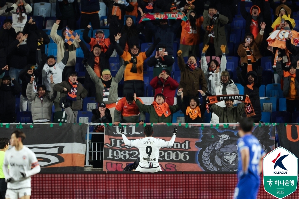 유리 조나탄 결승골! 제주, 기선제압 성공했다…승강 PO 1차전서 수원 1-0 제압