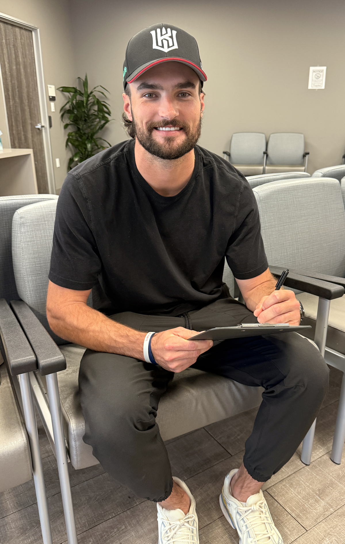 KT, 신규 외인타자 샘 힐리어드 100만달러 영입… 외인 구성 완료