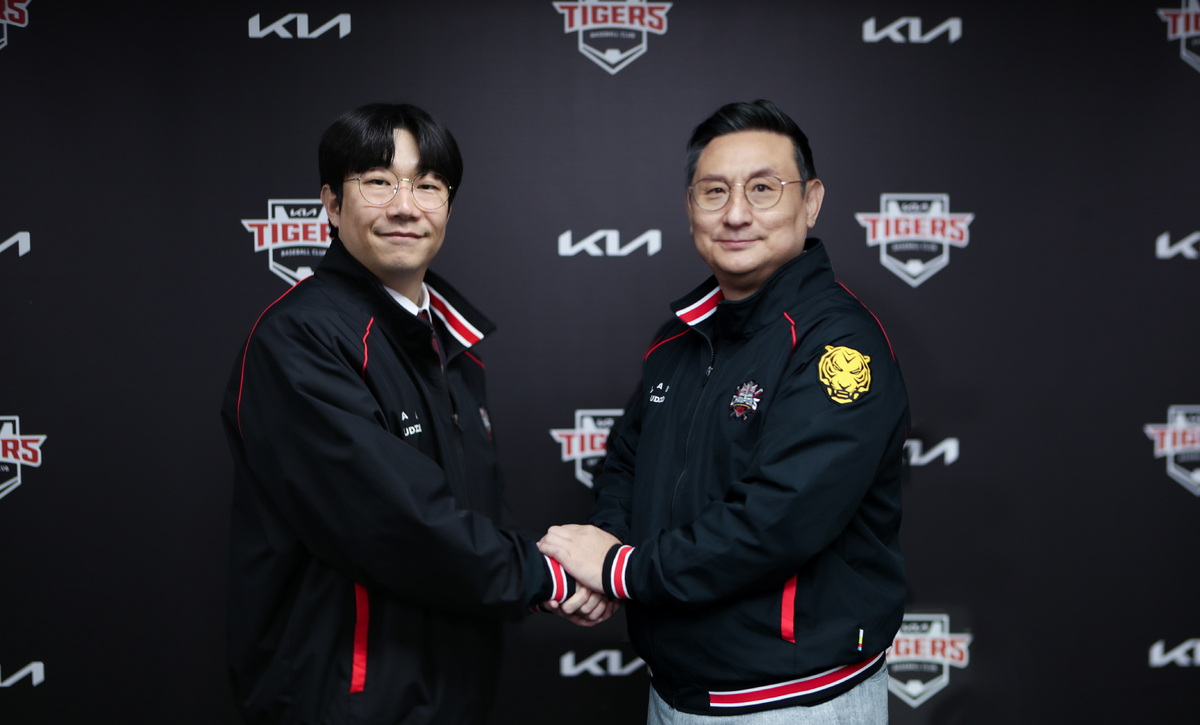 KIA, ‘영구결번 0순위’ 양현종과 2+1년 총액 45억원에 도장… “아직 도전 끝나지 않았다”