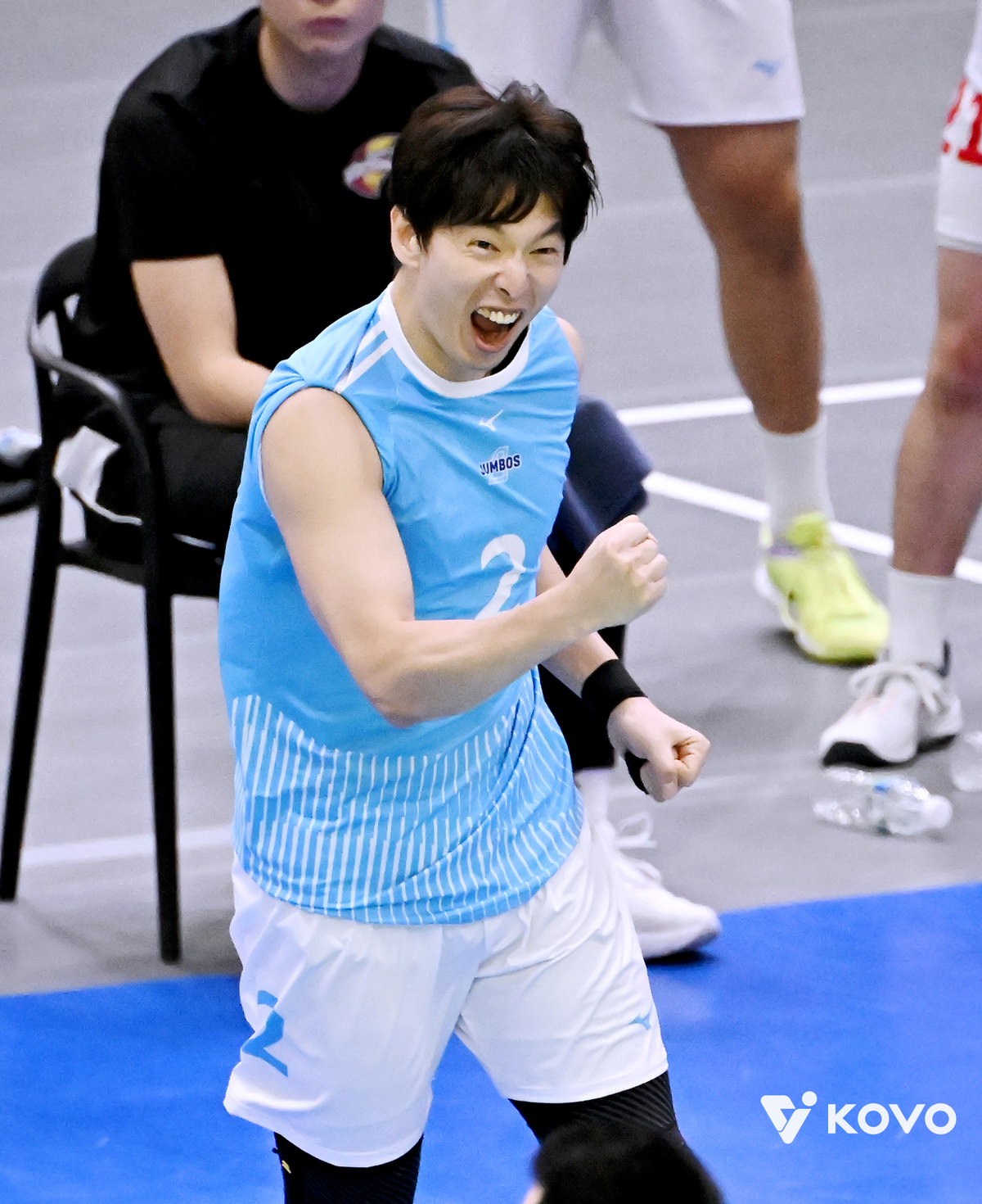 돌고 돌아 세터 싸움… 男배구 상위권 향방, 총사령관 손끝에 달렸다