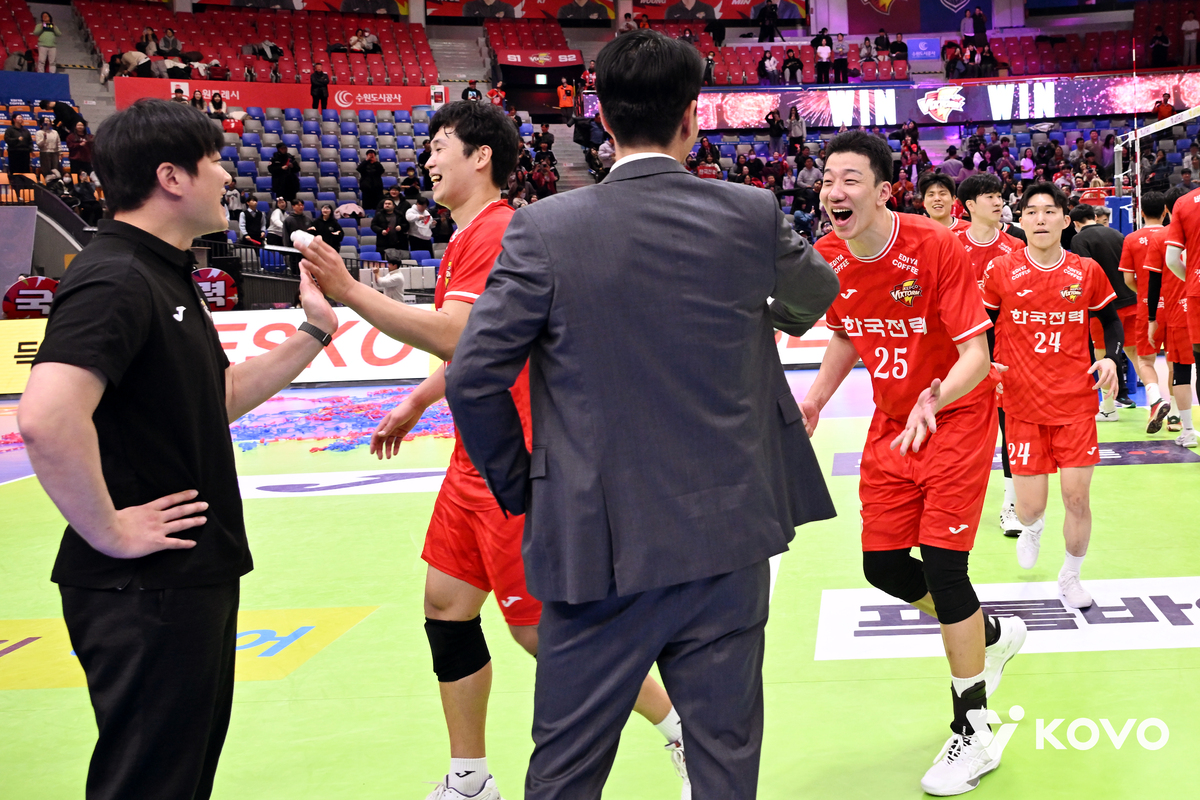 짜릿한 상승세 올라탄 ‘다크호스’ 한국전력… “솔선수범하는 베테랑들, 팀워크 갖춰지고 있다”