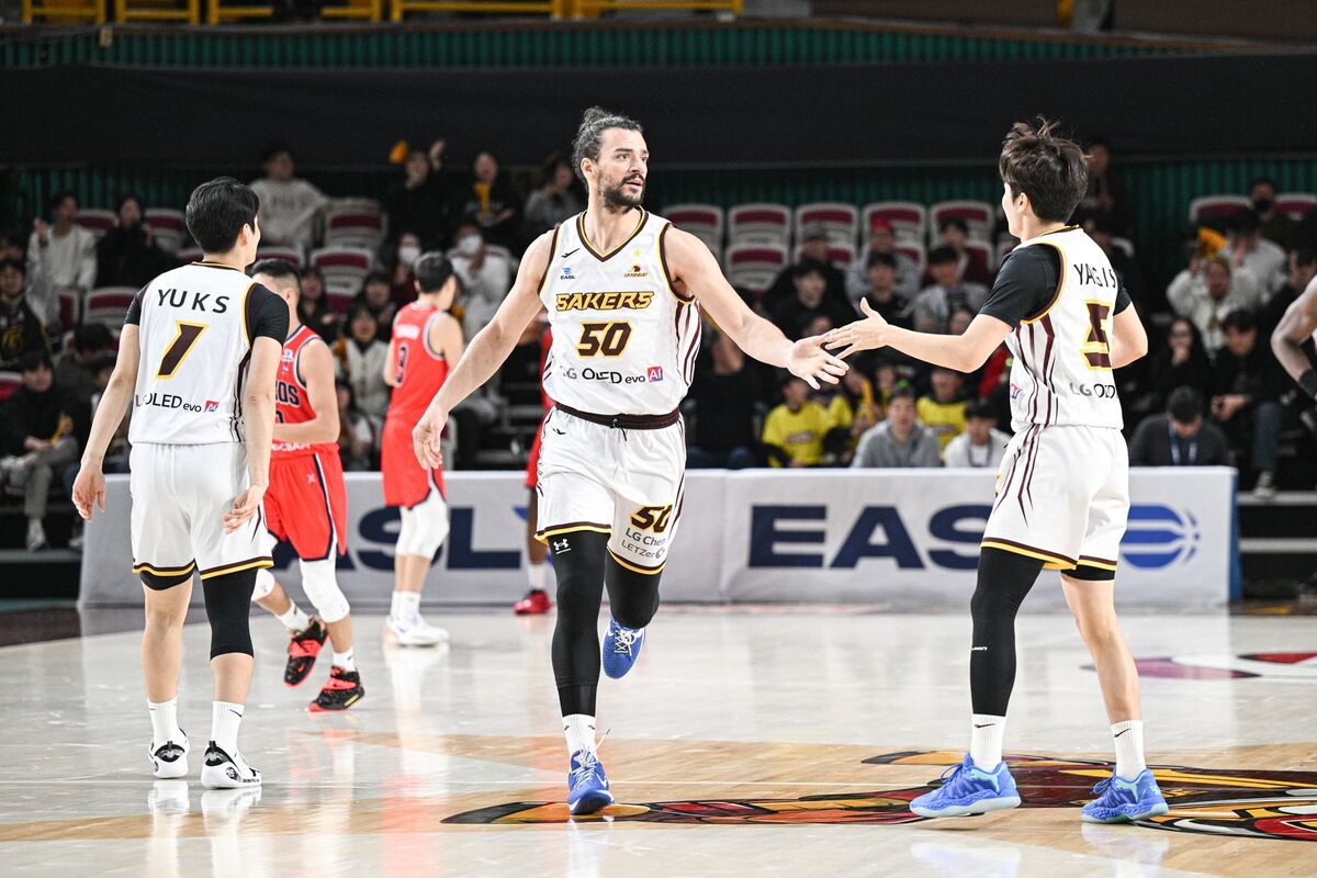 ‘마레이 트리플더블’ LG, 홈 팬들 앞에서 웃었다… EASL 첫승 신고