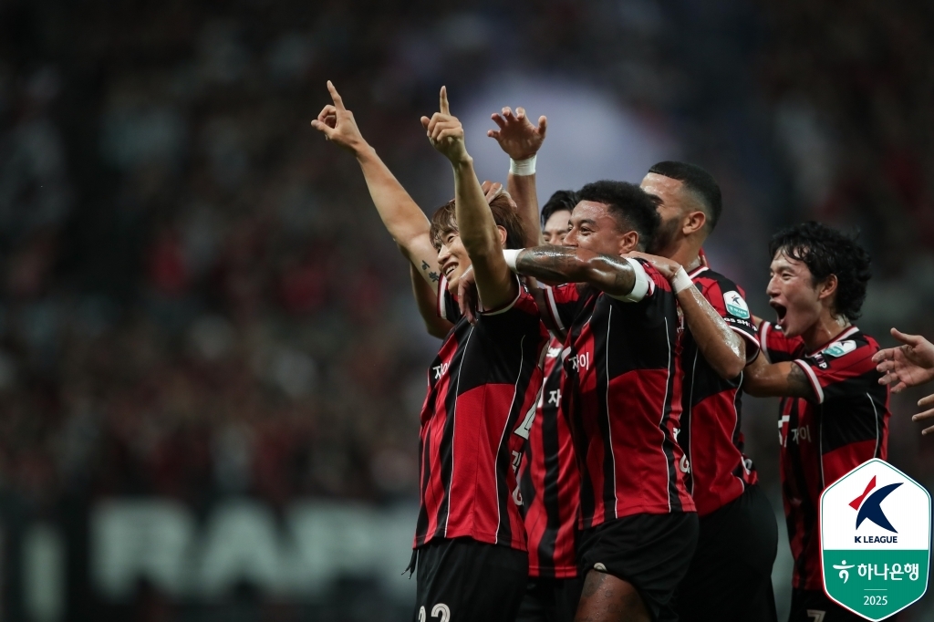 “서로 울면서 얘기했어요···어디에 있든 응원해야죠” 주장 린가드-부주장 김진수, 끈끈했던 브로맨스도 마침표