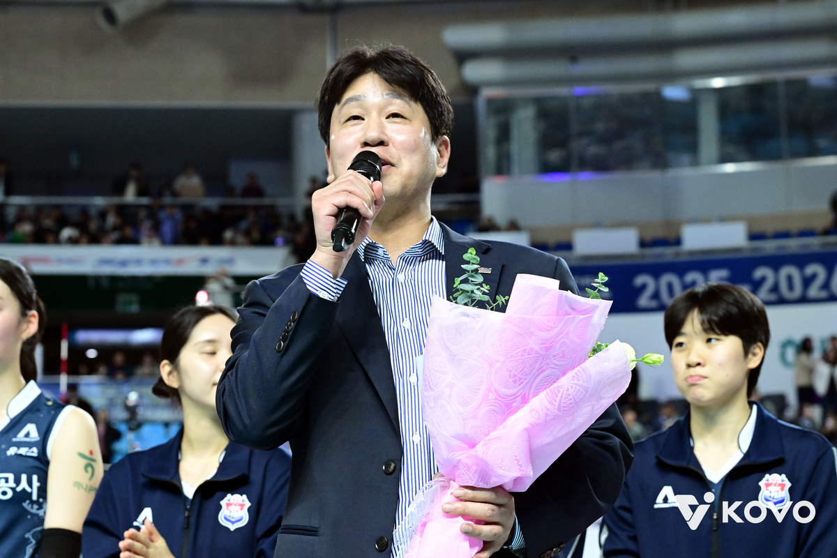 ‘158승’ 女배구 최다승 사령탑 우뚝 선 김종민 감독… 도로공사 외길인생으로 일군 대업적