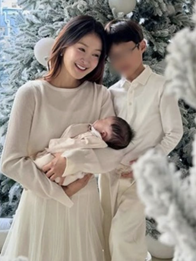 이시영, 두 자녀와 찍은 가족사진 공개…눈길 사로잡는 훈훈함