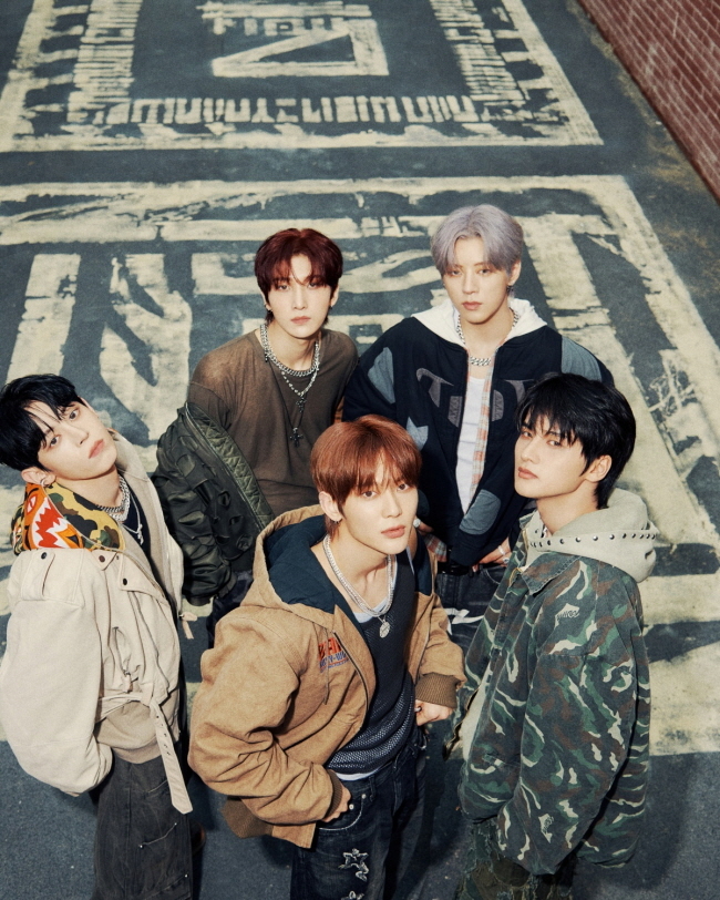 나우즈, 완성도 인정 받았다…美 빌보드 스태프 픽 '2025 최고의 K팝 노래'