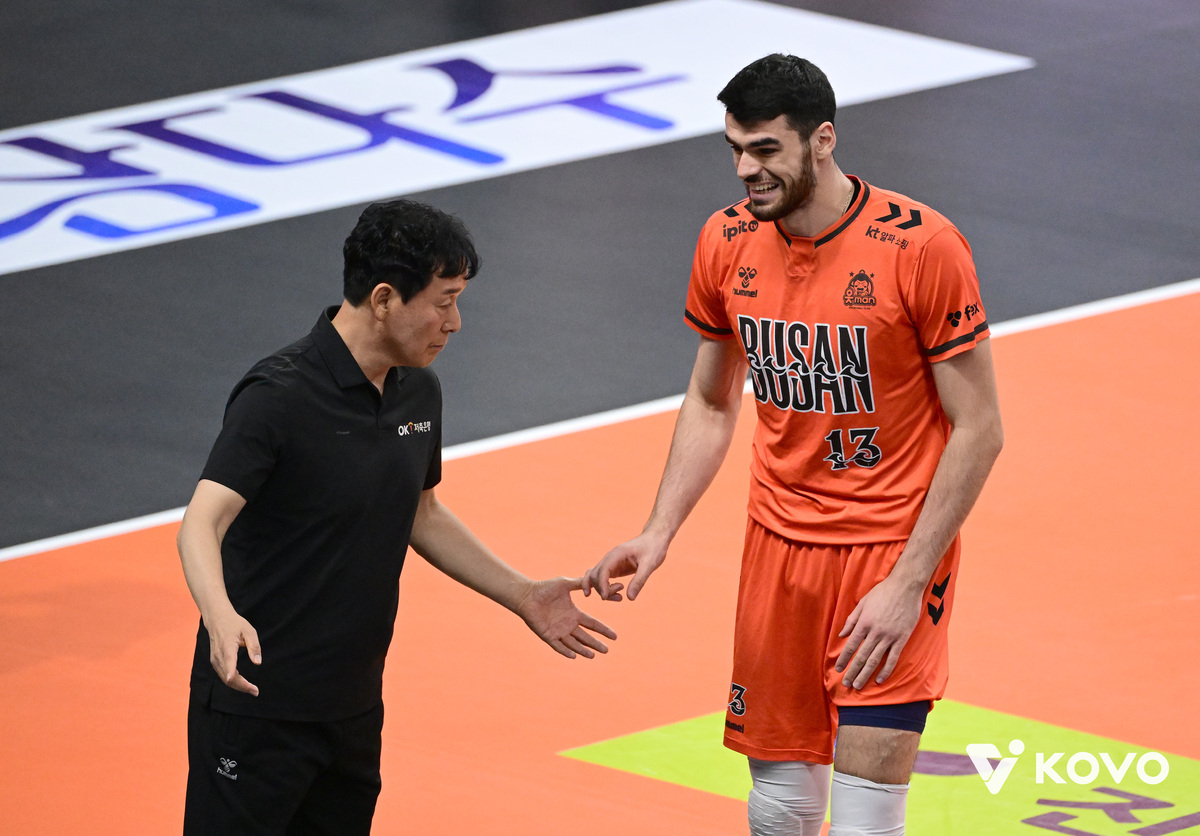 ‘꼴찌에서 봄 배구 기대주로’ OK저축은행의 유일한 고민… 2% 부족한 외인 카드, 어떻게 해결할까