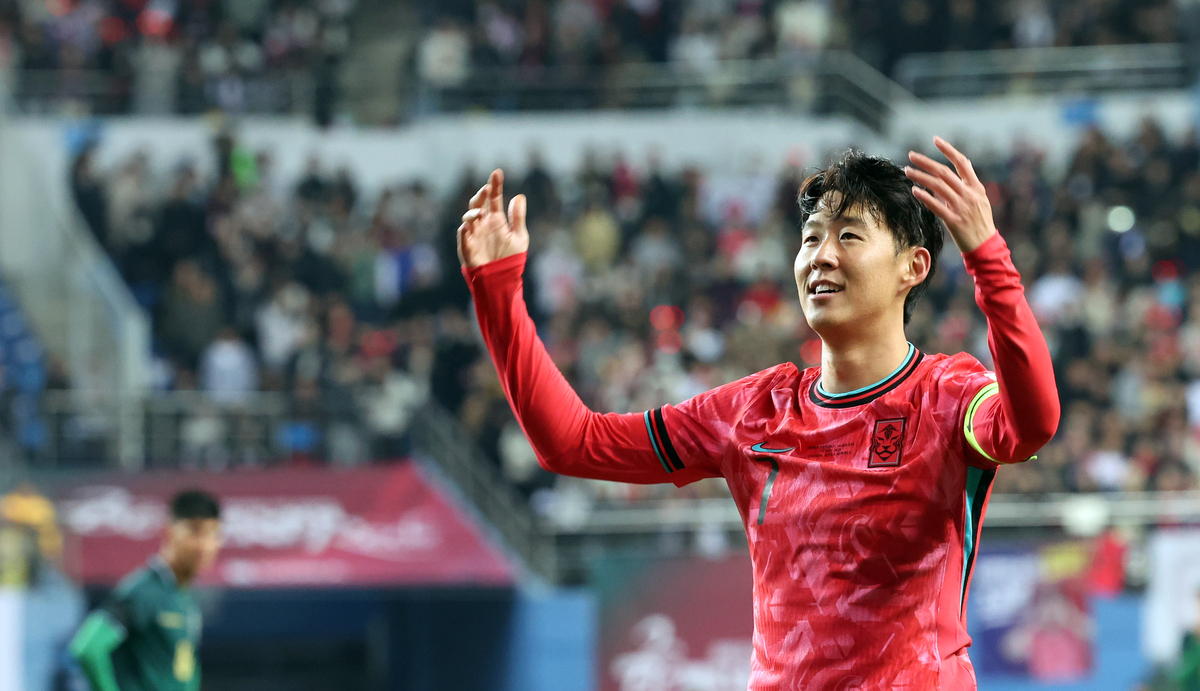 손흥민, 3년 연속 'KFA 올해의 골'… 볼리비아전 프리킥 득점