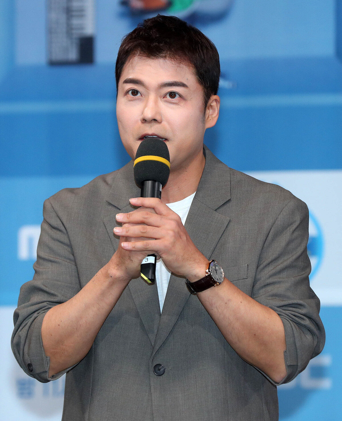 전현무, 차 안 수액 논란 해명 나섰지만…의협 “의료법 위반 소지”