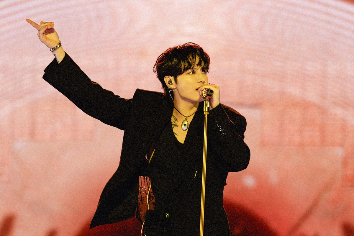 정국, ‘더 크리스마스 송’으로 유튜브 점령…전 세계 1위