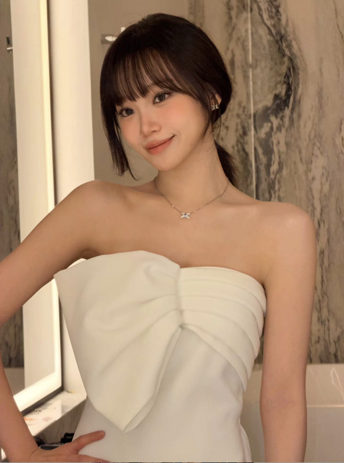 르세라핌 김채원, 화이트 드레스 자태로 압도적 비주얼 뽐내