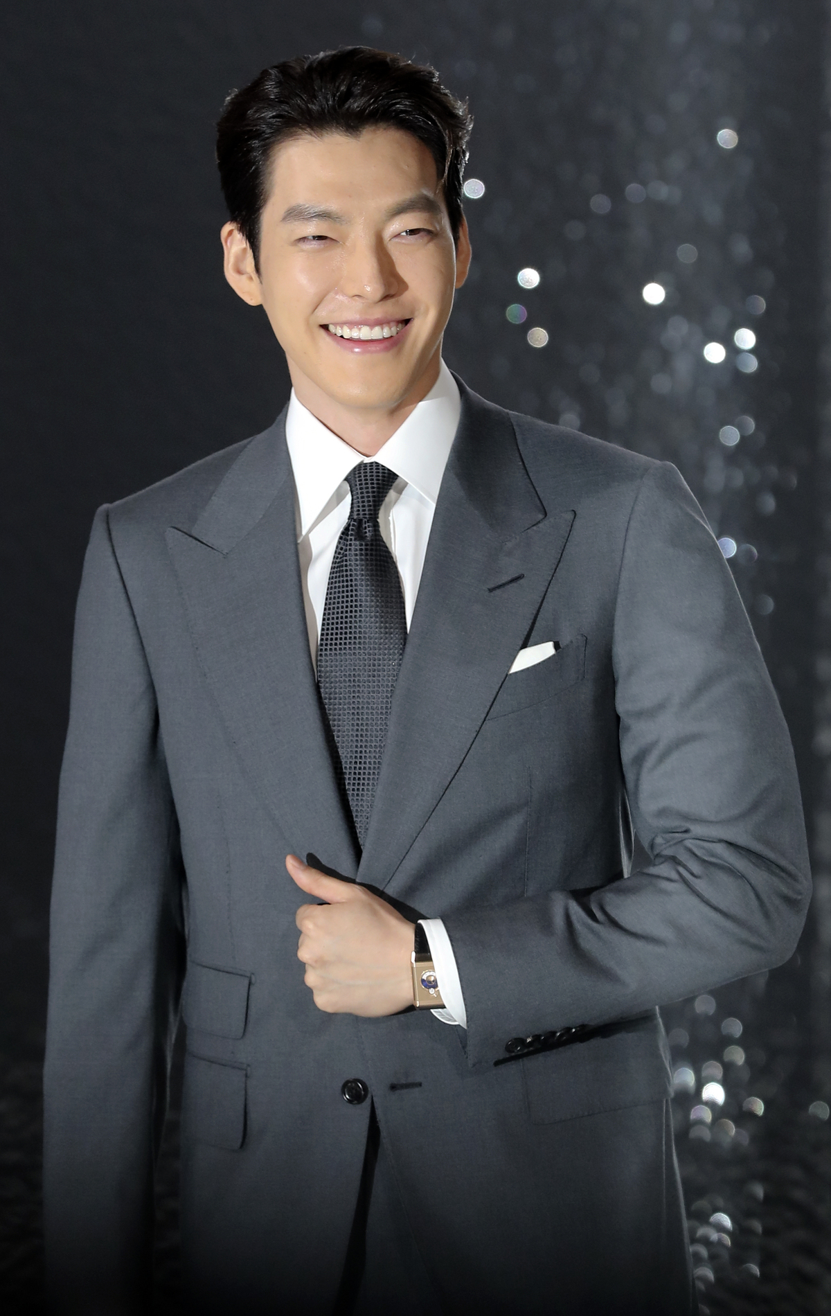 김우빈, 결혼 후에도 선행 계속…환아들 위한 깜짝 선물